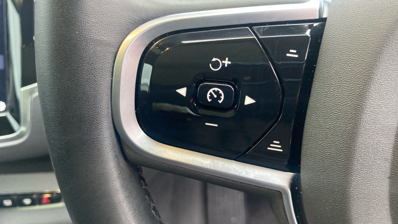 Volvo XC90 2.0 B5P [250] Plus Dark 5dr AWD Geartronic Petrol Estate